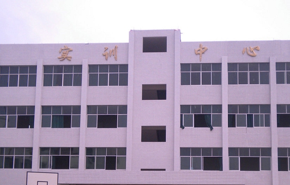  平昌鹰才职业技术学校