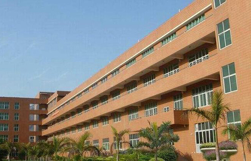  曲靖市华才职业技术学校