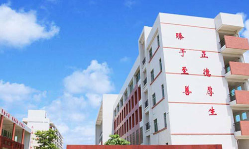  崇信县职业技术学校