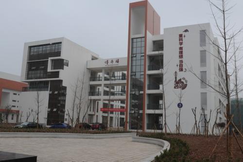  眉山市技工学校