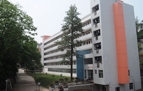  丽江地区技工学校