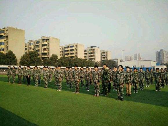  四川能投技工学校