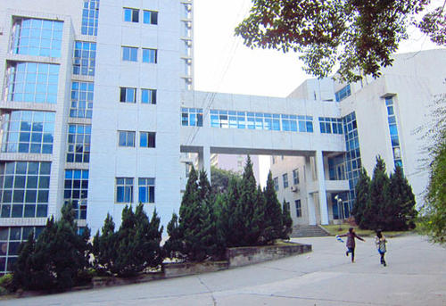  南充邮电工业学校