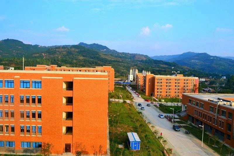  成都新华技工学校(民办)