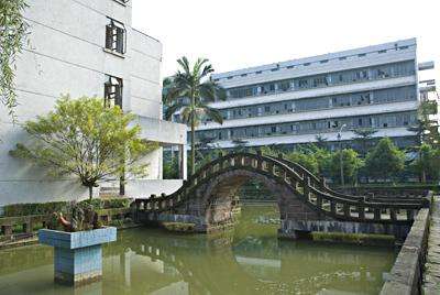  泸州天星影视艺术学校