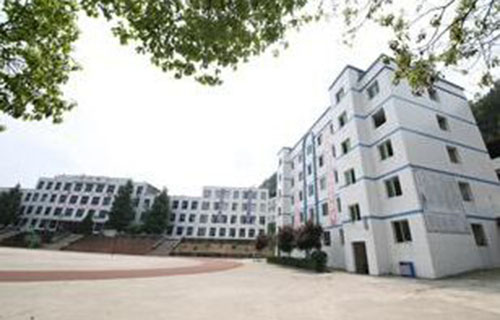  泸西县职业高级中学