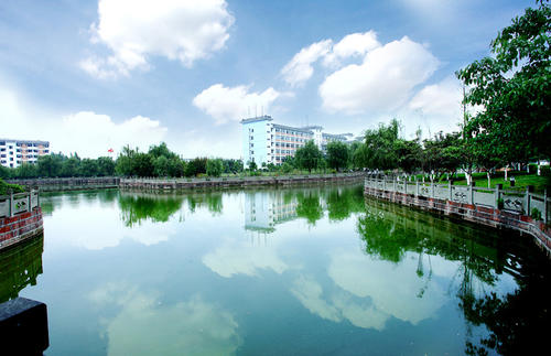  德阳幼师学校