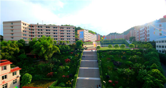  重庆市涪陵创新计算机学校