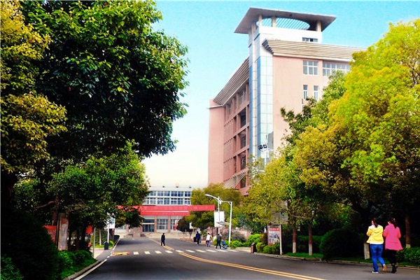  平顶山工业职业技术学院