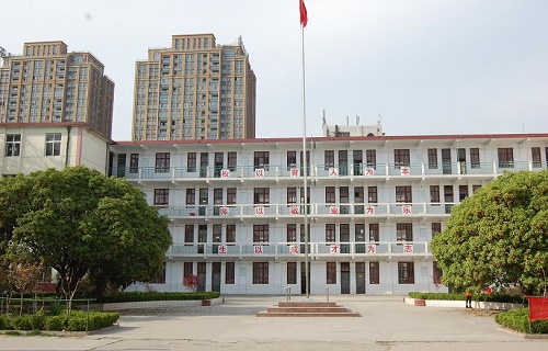  许昌工商管理学校