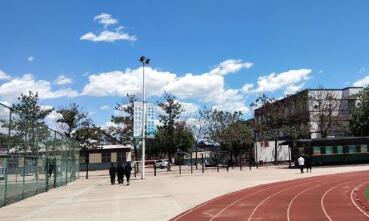  秦皇岛东方航空服务中等专业学校