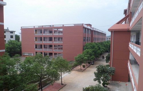  鹰潭市技工学校