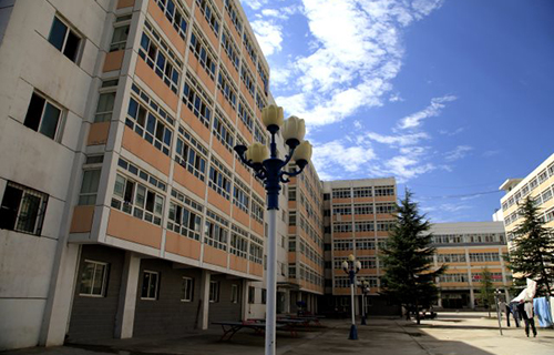  长丰县技工学校