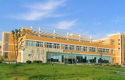  梧州市轻工技工学校