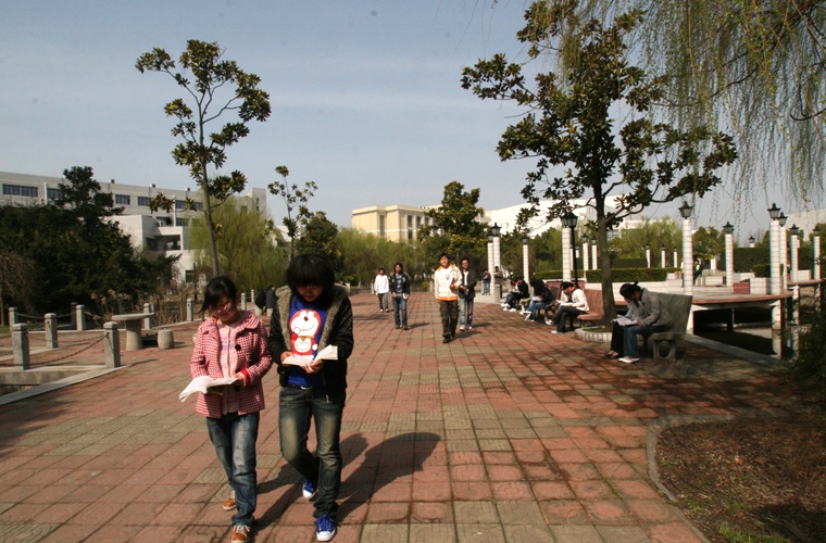 发电厂及变电站电气设备安装与检修