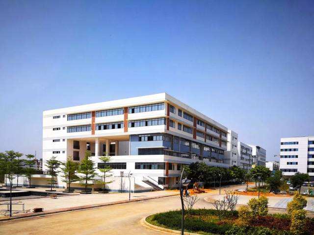  广西商业技师学院