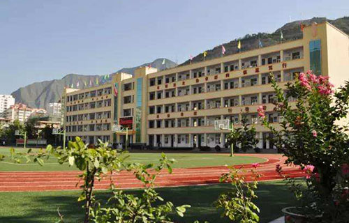  铜陵县钟鸣镇高级职业中学