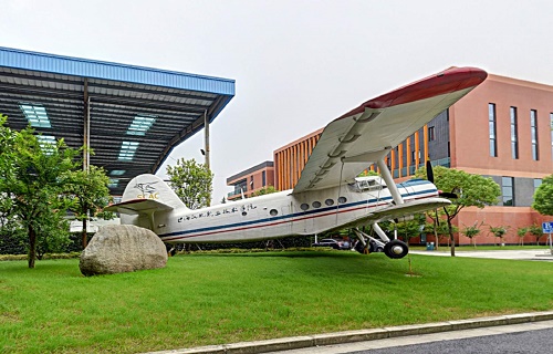  上海航空学校