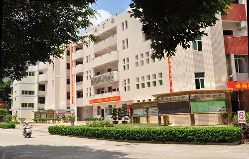  安溪陈利职业中专学校