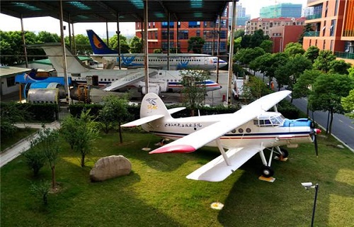  上海航空乘务学校