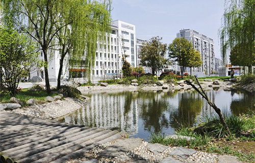  衢州市振华工贸学校