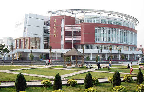  福建省石狮鹏山工贸学校