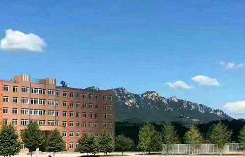  丹东市民族中专