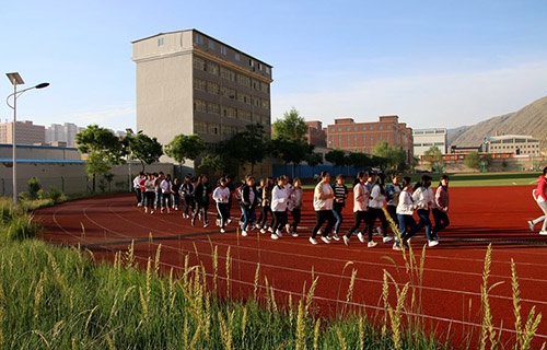 新疆医药职工中专学校