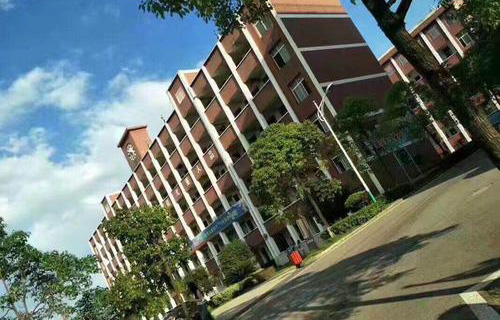  伊犁州职业中专学校