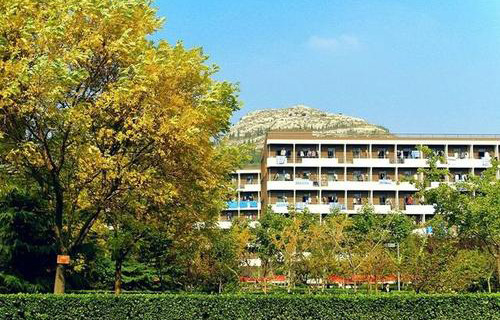  海伦市农业机械化学校