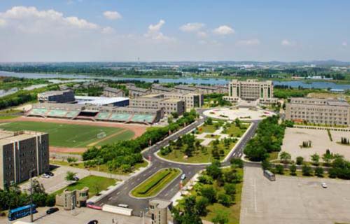  邹城市技工学校