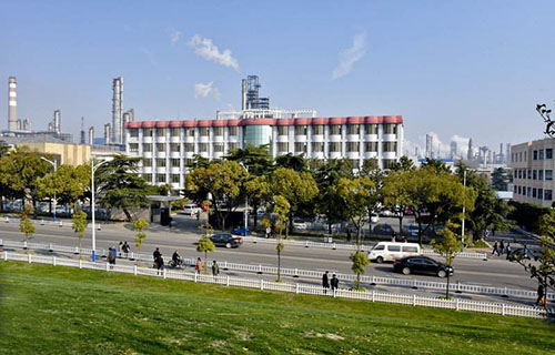  金陵石油化工公司炼油厂技工学校