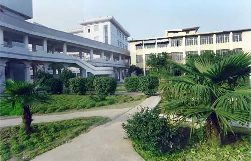  滕州市第二职业高中