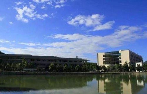  齐齐哈尔市纺织工业局技工学校