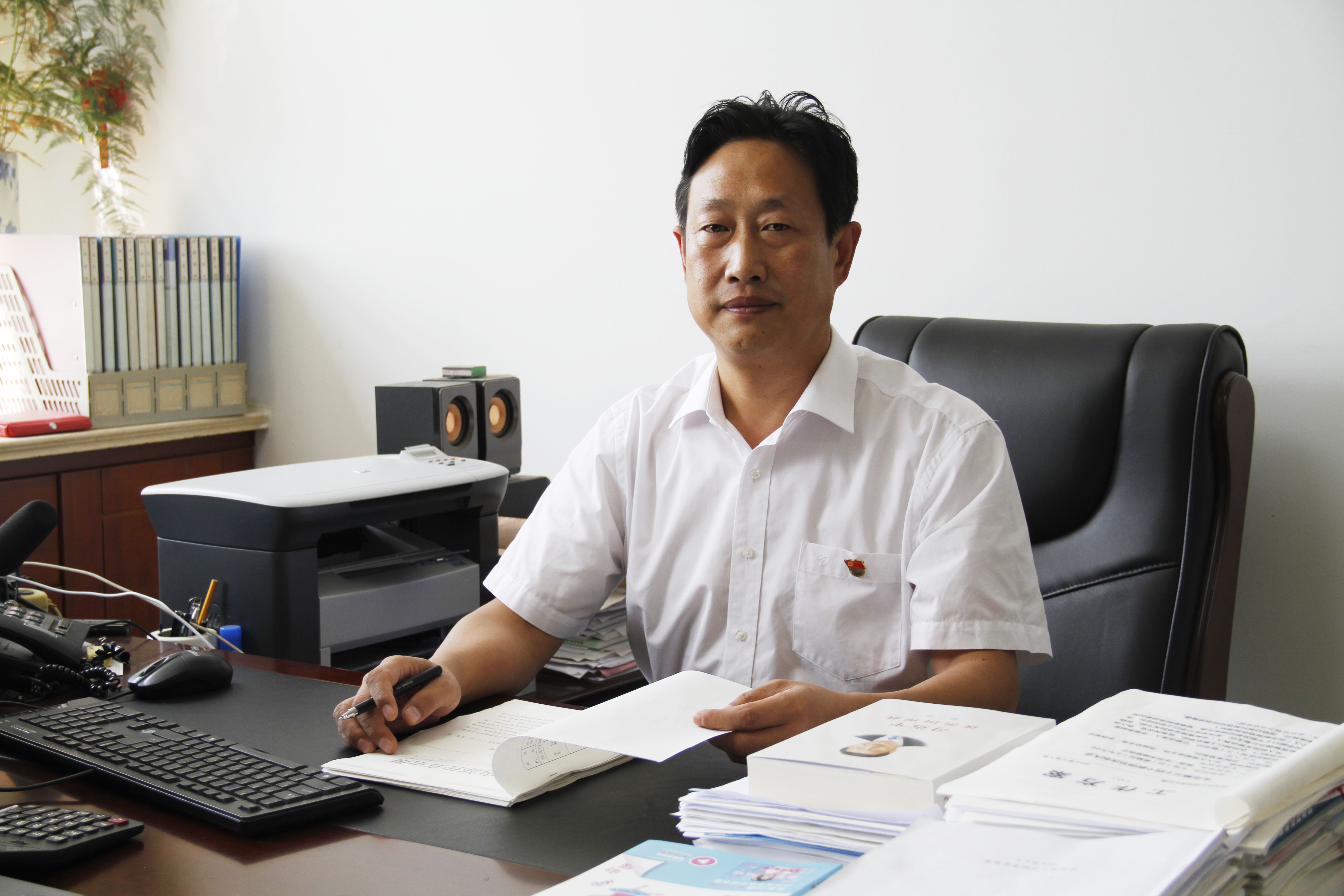 黄院长工作照.jpg