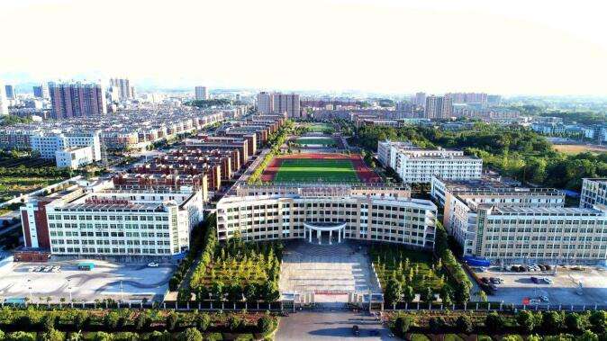 湖北省崇阳职业技术学校概貌