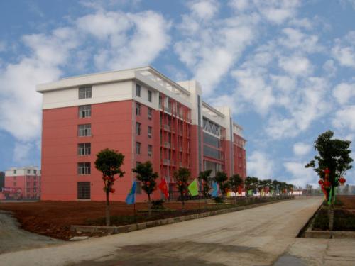 阳新职业教育中心校园一角