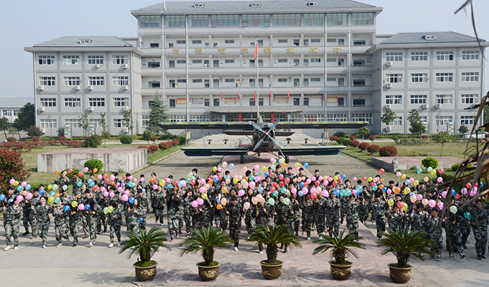 鄂州经贸学校综合楼