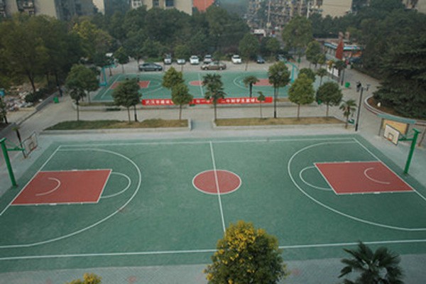  武汉市建设学校篮球场