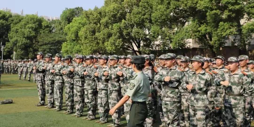 湖北省世达实用外国语学校军训