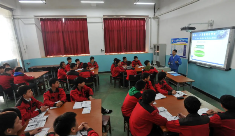 武汉交通学校汽修课