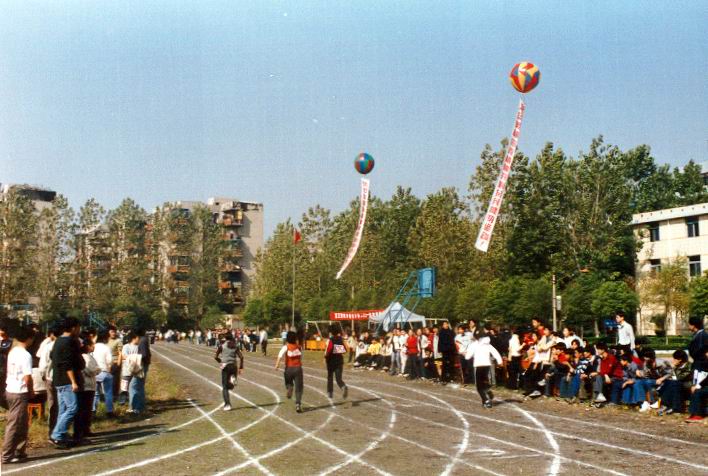  武汉市建设学校操场