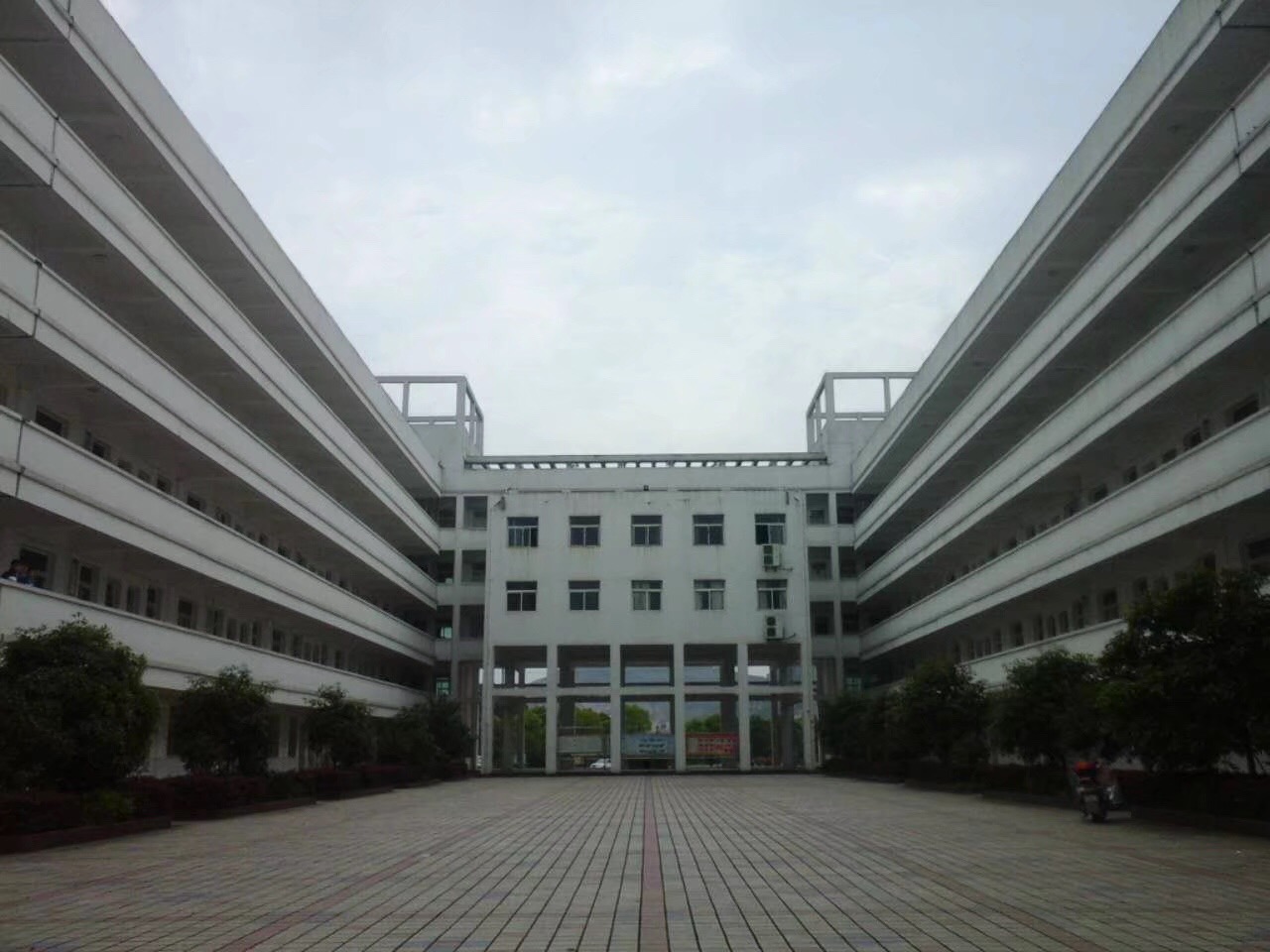 赤壁机电信息技术学校教学楼