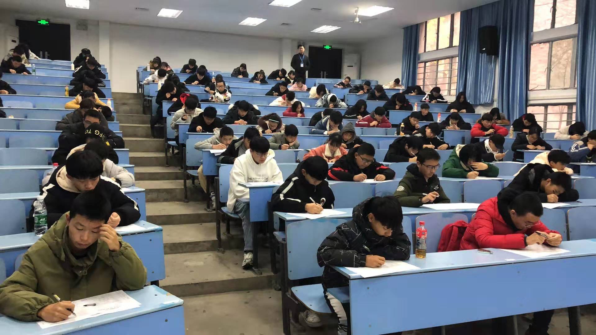 武汉中原通航技工学校期末考试