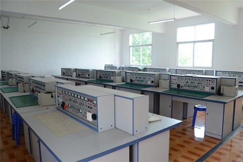 孝昌中等职业技术学校实训室
