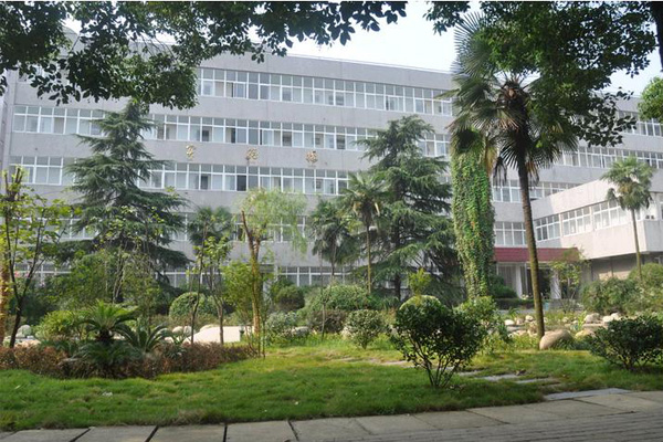 湖北丹江口职业技术学校宿舍楼