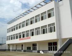  赤壁机电信息技术学校