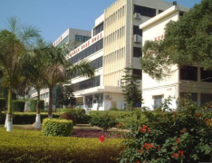  洪湖高级技工学校