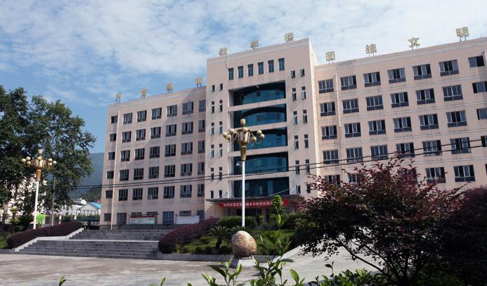 十堰市丹江口工业技工学校