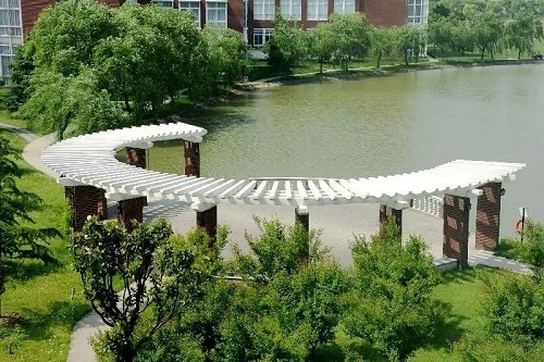  2023年屈家岭职业技术学校简介